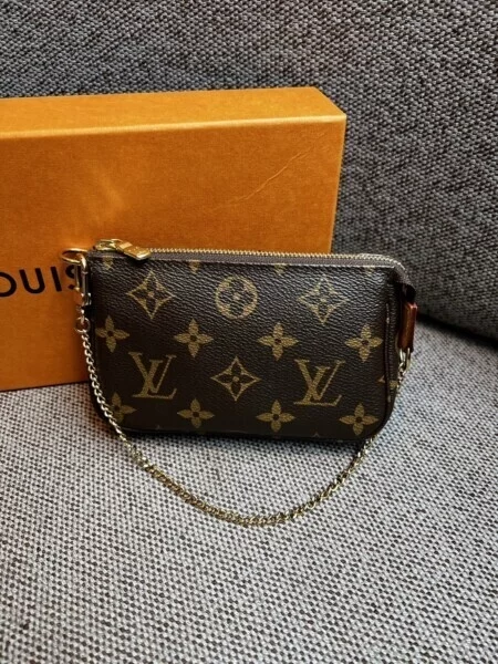 บริการฝากกระเป๋าแบรนด์เนมแจ้งวัฒนะ